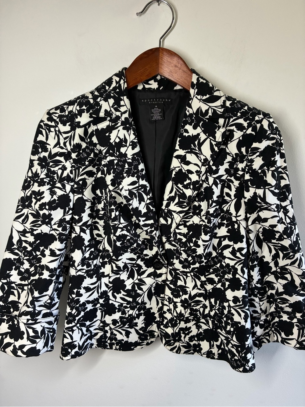 Apostrophe Black & White Floral Notch-Collar Blazer